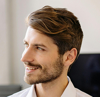 Portrait de Michael Brennan, directeur de la technologie dans le secteur de la fintech cryptographique et leader en technologies numériques