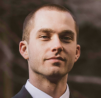 Thomas Whitfield, spécialiste en analyse du marché des cryptomonnaies et expert en trading