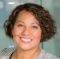 Photographie de Claire Ashford, gestionnaire de la conformité réglementaire dans le secteur financier